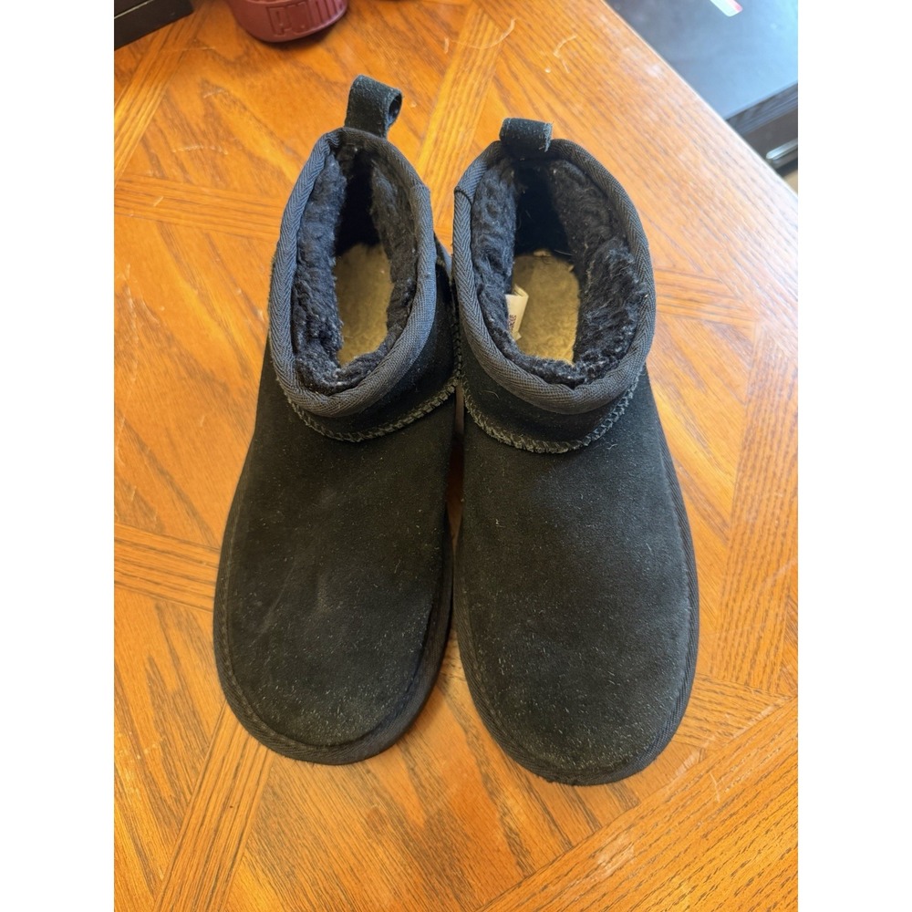 Ultra Mini Women Classic Gently Worn Platform Ugg Black  Size US 4